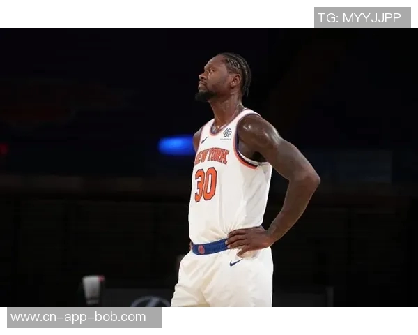 兰德尔带领球队奋勇争先19投12中砍下30分7篮板4助攻1抢断 兰德尔带领球队奋勇争先19投12中砍下30分7篮板4助攻1抢断