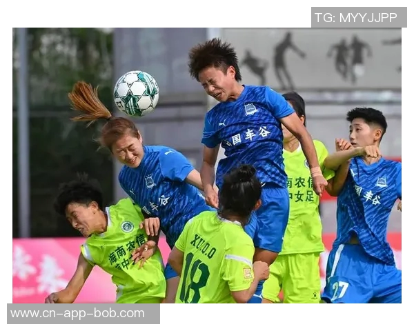 武汉车谷江大女足赛后自豪展示国旗合影庆祝中国骄傲时刻