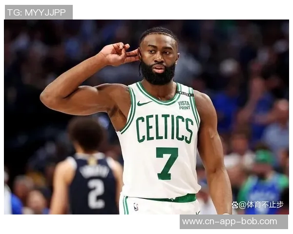 杰伦布朗半场火力全开15投10中狂砍24分3篮板3助攻展现超强实力 杰伦布朗半场火力全开15投10中狂砍24分3篮板3助攻展现超强实力