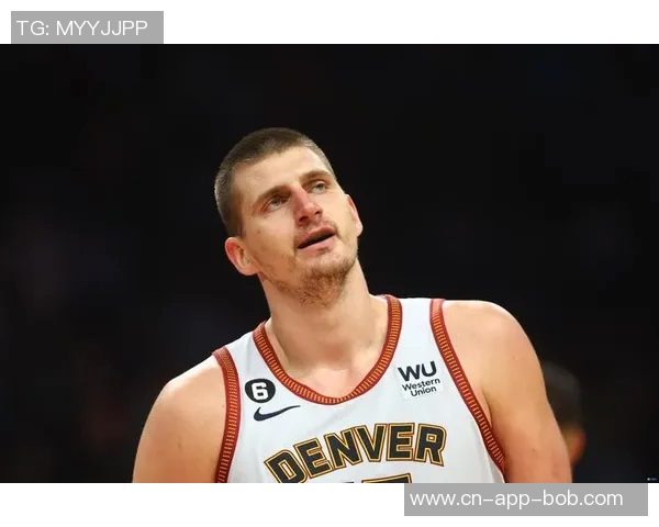 约基奇底线运球转身秀技艺精妙甩传助攻令人惊叹